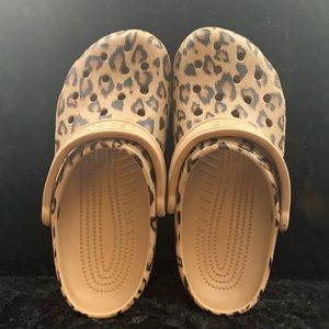Crocs leopard print clogs